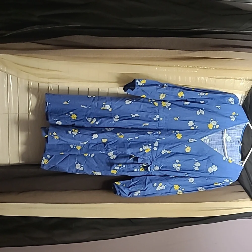 Old Navy Pre-loved Navy and White flower print dress. - Picture 3 of 7